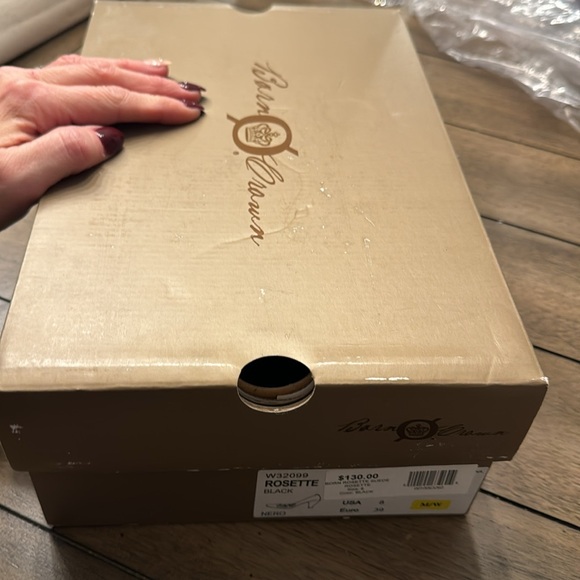 Vintage 2010 Born Crown never worn new in box rosette suede heels size 8 - Picture 8 of 9